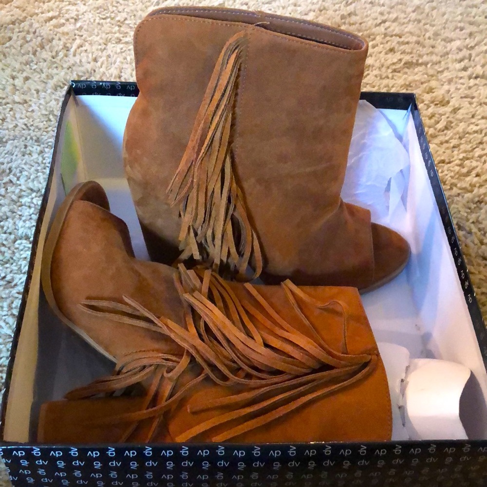 Dolce Vita size 8 Lotus bootie in Saddle, hardly worn, non-smoking.